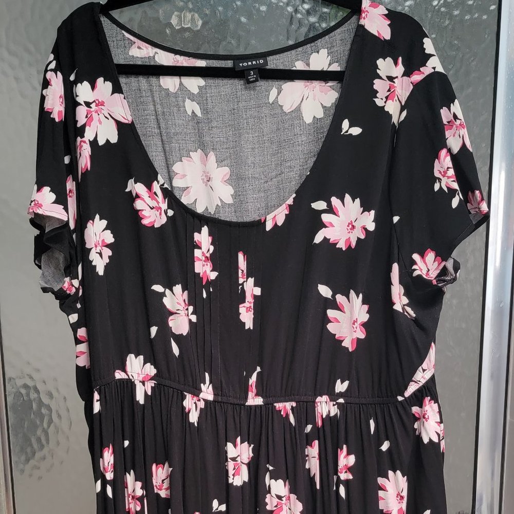 Black and Pink Flower Print Dress From Torrid size 3